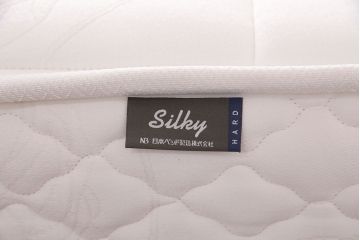 中古　極美品　2017年製　NIHON BED(日本ベッド)　希少!シンプルモダンな空間づくりにおすすめのベッド(セミダブル)(定価約31万9千円)(R-050662)
