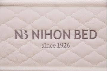 中古　極美品　2017年製　NIHON BED(日本ベッド)　希少!シンプルモダンな空間づくりにおすすめのベッド(セミダブル)(定価約31万9千円)(R-050662)