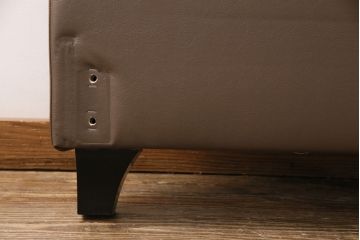 中古　極美品　2017年製　NIHON BED(日本ベッド)　希少!シンプルモダンな空間づくりにおすすめのベッド(セミダブル)(定価約31万9千円)(R-050662)