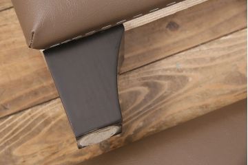 中古　極美品　2017年製　NIHON BED(日本ベッド)　希少!シンプルモダンな空間づくりにおすすめのベッド(セミダブル)(定価約31万9千円)(R-050662)