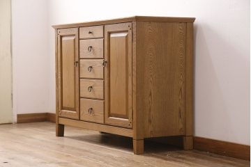 中古　ブランド家具「頑固おやじ」　栗材　木の温もりあふれるサイドボード(収納棚、戸棚、キャビネット)(R-050663)