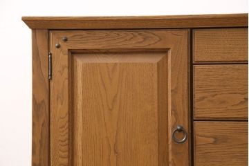 中古　ブランド家具「頑固おやじ」　栗材　木の温もりあふれるサイドボード(収納棚、戸棚、キャビネット)(R-050663)
