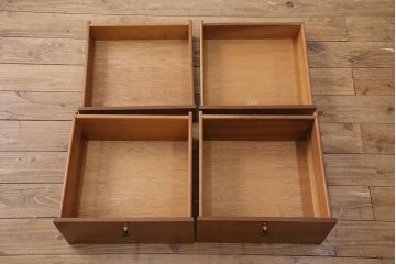 イギリスヴィンテージ　G-PLAN　蛇腹扉が珍しい!北欧テイストのお部屋作りにぴったりのドレッサー(鏡台、サイドボード、ビンテージ)(R-050666)