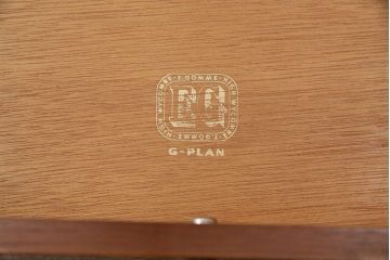 イギリスヴィンテージ　G-PLAN　蛇腹扉が珍しい!北欧テイストのお部屋作りにぴったりのドレッサー(鏡台、サイドボード、ビンテージ)(R-050666)