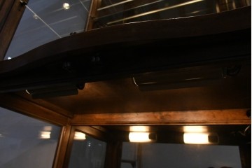 中古　DREXEL HERITAGE(ドレクセルヘリテイジ)　Grand Villa(グランドヴィラ)　上品な曲線を描くクラシカルなキュリオケース　(R-050671)
