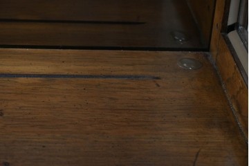 中古　DREXEL HERITAGE(ドレクセルヘリテイジ)　Grand Villa(グランドヴィラ)　上品な曲線を描くクラシカルなキュリオケース　(R-050671)