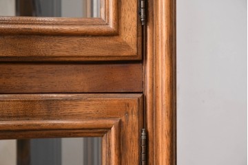 中古　DREXEL HERITAGE(ドレクセルヘリテイジ)　Grand Villa(グランドヴィラ)　上品な曲線を描くクラシカルなキュリオケース　(R-050671)