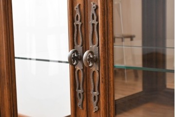中古　DREXEL HERITAGE(ドレクセルヘリテイジ)　Grand Villa(グランドヴィラ)　上品な曲線を描くクラシカルなキュリオケース　(R-050671)