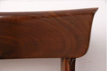 中古　ベルギー輸入家具　マホガニー材の艶のある木肌が気品を漂わせるダイニングチェア(イス)(R-050673)