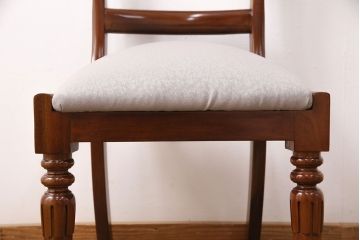 中古　ベルギー輸入家具　マホガニー材の艶のある木肌が気品を漂わせるダイニングチェア(イス)(R-050673)