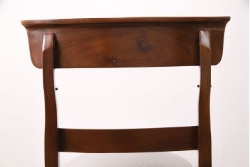 中古　ベルギー輸入家具　マホガニー材の艶のある木肌が気品を漂わせるダイニングチェア(イス)(R-050673)