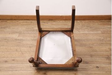 中古　ベルギー輸入家具　マホガニー材の艶のある木肌が気品を漂わせるダイニングチェア(イス)(R-050673)