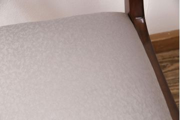 中古　ベルギー輸入家具　マホガニー材の艶のある木肌が気品を漂わせるダイニングチェア(イス)(R-050674)