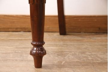 中古　ベルギー輸入家具　マホガニー材の艶のある木肌が気品を漂わせるダイニングチェア(イス)(R-050674)