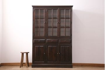 中古　北海道民芸家具　HM165K　高級感漂う上品な佇まいの食器棚(カップボード、キャビネット)(定価約43万円)(R-050679)