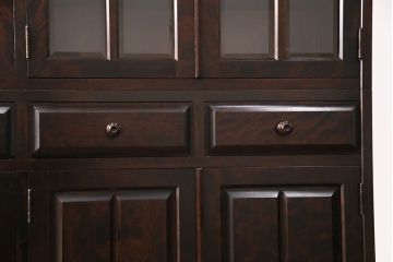 中古　北海道民芸家具　HM165K　高級感漂う上品な佇まいの食器棚(カップボード、キャビネット)(定価約43万円)(R-050679)