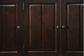 中古　北海道民芸家具　HM165K　高級感漂う上品な佇まいの食器棚(カップボード、キャビネット)(定価約43万円)(R-050679)