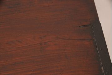 和製アンティーク　明治大正期　前面ケヤキ材　閂(かんぬき)付き　孔雀の飾り金具が存在感を放つ仙台車箪笥(仙台箪笥、時代箪笥)(R-050682)