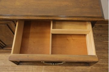 中古　DREXEL HERITAGE(ドレクセルヘリテイジ)　TRYON MANOR(トライオンメナー)　気品ある佇まいが魅力のサイドチェスト(サイドボード、引き出し)(R-050683)