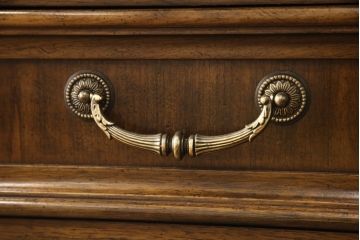 中古　DREXEL HERITAGE(ドレクセルヘリテイジ)　TRYON MANOR(トライオンメナー)　気品ある佇まいが魅力のサイドチェスト(サイドボード、引き出し)(R-050683)