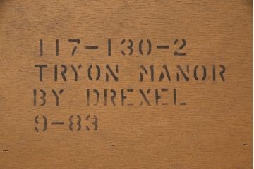 中古　DREXEL HERITAGE(ドレクセルヘリテイジ)　TRYON MANOR(トライオンメナー)　気品ある佇まいが魅力のサイドチェスト(サイドボード、引き出し)(R-050683)