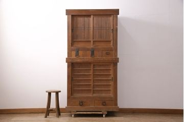 和製アンティーク　前面ヒノキ材　コンパクトなサイズが嬉しい!趣ある和の空間作りにおすすめの3尺水屋箪笥(重ね箪笥、食器棚、収納棚、キャビネット)(R-050684)