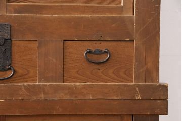 和製アンティーク　前面ヒノキ材　コンパクトなサイズが嬉しい!趣ある和の空間作りにおすすめの3尺水屋箪笥(重ね箪笥、食器棚、収納棚、キャビネット)(R-050684)