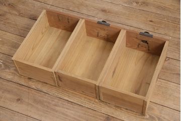 和製アンティーク　前面ヒノキ材　コンパクトなサイズが嬉しい!趣ある和の空間作りにおすすめの3尺水屋箪笥(重ね箪笥、食器棚、収納棚、キャビネット)(R-050684)