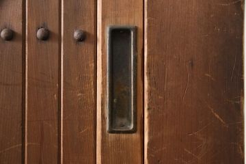 和製アンティーク　前面ヒノキ材　コンパクトなサイズが嬉しい!趣ある和の空間作りにおすすめの3尺水屋箪笥(重ね箪笥、食器棚、収納棚、キャビネット)(R-050684)