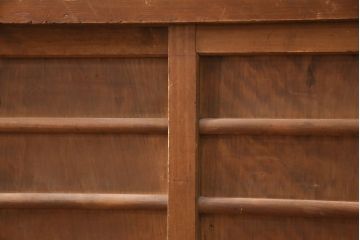 和製アンティーク　前面ヒノキ材　コンパクトなサイズが嬉しい!趣ある和の空間作りにおすすめの3尺水屋箪笥(重ね箪笥、食器棚、収納棚、キャビネット)(R-050684)