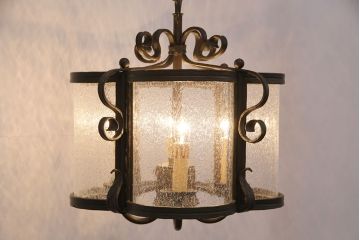 ビンテージ照明　高級品!　ロートアイアンフレームと気泡ガラスがおしゃれな天井照明(吊り下げ照明、シャンデリア、シェード、ヴィンテージ)(R-050688)