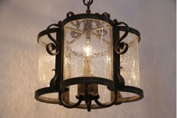ビンテージ照明　高級品!　ロートアイアンフレームと気泡ガラスがおしゃれな天井照明(吊り下げ照明、シャンデリア、シェード、ヴィンテージ)(R-050688)