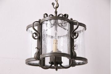 ビンテージ照明　高級品!　ロートアイアンフレームと気泡ガラスがおしゃれな天井照明(吊り下げ照明、シャンデリア、シェード、ヴィンテージ)(R-050688)