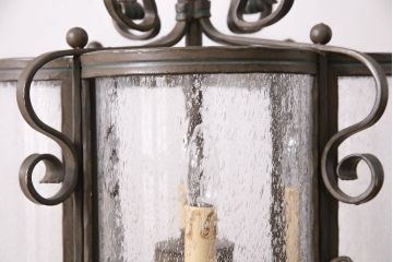 ビンテージ照明　高級品!　ロートアイアンフレームと気泡ガラスがおしゃれな天井照明(吊り下げ照明、シャンデリア、シェード、ヴィンテージ)(R-050688)