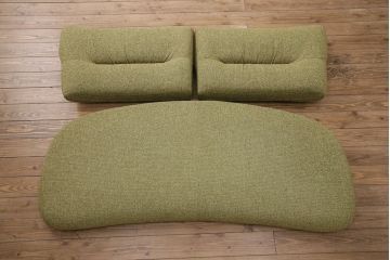 中古　2015年製　柏木工　オーク材　柔らかなグリーンの色味が素敵な3人掛けソファ(ODA73)&丸スツール(SLS85A)セット(定価合わせて約35万円)(3P、オットマン)(R-050689)