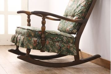 中古　飛騨産業　キツツキ　穂高　WINDSOR　クラシカルな花柄ファブリックが印象的なナラ材製ロッキングチェア(アームチェア、アームソファ)(R-050691)