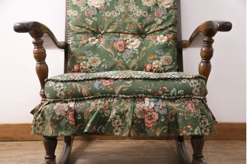 中古　飛騨産業　キツツキ　穂高　WINDSOR　クラシカルな花柄ファブリックが印象的なナラ材製ロッキングチェア(アームチェア、アームソファ)(R-050691)