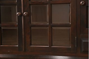 中古　北海道民芸家具　クラシカルな雰囲気が魅力!落ち着きのある空間づくりにおすすめのサイドボード(キャビネット、収納棚、リビングボード)(R-050693)