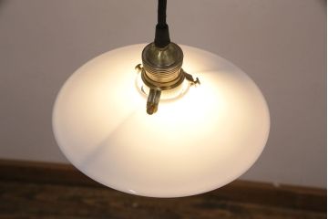 アンティーク照明　古き良き時代の味を感じる平笠シェードのペンダントライト2個セット(吊り下げ照明、天井照明、シェード、電笠)(R-050696)