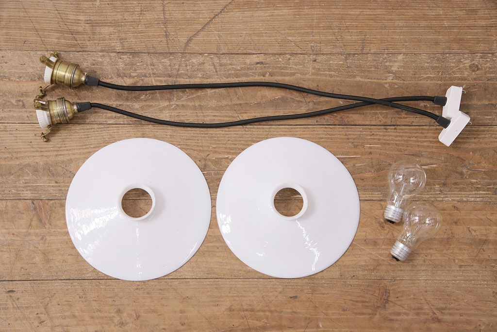 アンティーク照明　古き良き時代の味を感じる平笠シェードのペンダントライト2個セット(吊り下げ照明、天井照明、シェード、電笠)(R-050696)