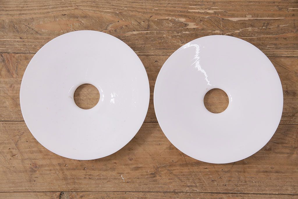 アンティーク照明　古き良き時代の味を感じる平笠シェードのペンダントライト2個セット(吊り下げ照明、天井照明、シェード、電笠)(R-050696)