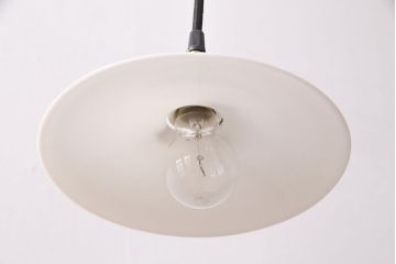 アンティーク照明　古き良き時代の味を感じる平笠シェードのペンダントライト2個セット(吊り下げ照明、天井照明、シェード、電笠)(R-050697)