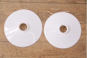 アンティーク照明　古き良き時代の味を感じる平笠シェードのペンダントライト2個セット(吊り下げ照明、天井照明、シェード、電笠)(R-050697)