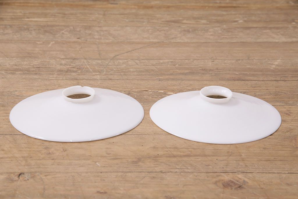 アンティーク照明　古き良き時代の味を感じる平笠シェードのペンダントライト2個セット(吊り下げ照明、天井照明、シェード、電笠)(R-050697)