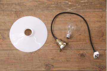 アンティーク照明　古き良き時代の味を感じる平笠シェードのペンダントライト(吊り下げ照明、天井照明、シェード、電笠)(R-050698)