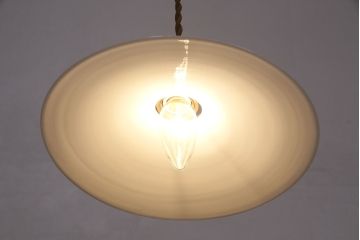 アンティーク照明　昭和初期　先のとがった電球がレトロな雰囲気を高める平笠シェードの吊り下げ照明(ペンダントライト、天井照明、電笠、シェード)(R-050699)