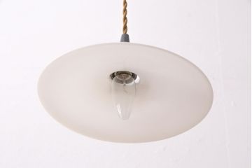 アンティーク照明　昭和初期　先のとがった電球がレトロな雰囲気を高める平笠シェードの吊り下げ照明(ペンダントライト、天井照明、電笠、シェード)(R-050699)