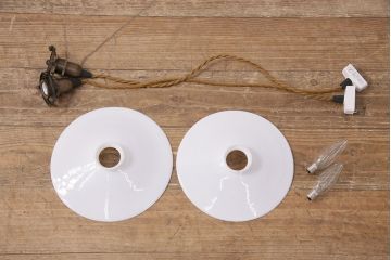 アンティーク照明　昭和初期　先のとがった電球がレトロな雰囲気を高める平笠シェードの吊り下げ照明(ペンダントライト、天井照明、電笠、シェード)(R-050699)