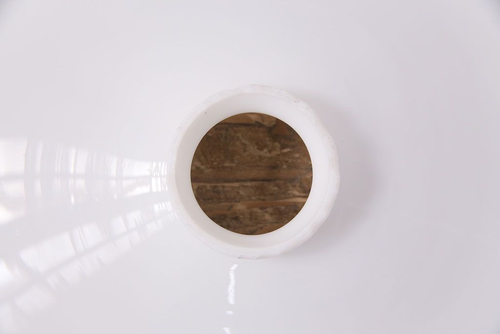 アンティーク照明　昭和初期　先のとがった電球がレトロな雰囲気を高める平笠シェードの吊り下げ照明(ペンダントライト、天井照明、電笠、シェード)(R-050699)