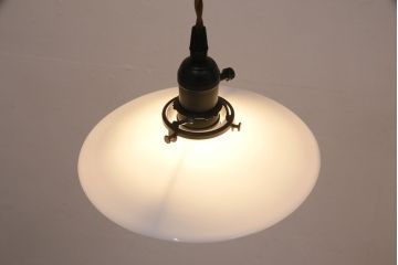 アンティーク照明　シンプルデザインが取り入れやすい、平笠シェードのペンダントライト2個セット(吊り下げ照明、天井照明、シェード、電傘)(R-050701)